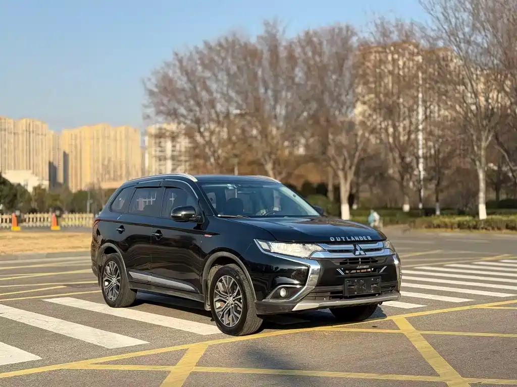 Mitsubishi Outlander 2017 — фото 5