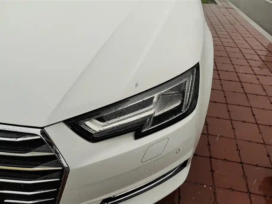 Audi A4L 2018