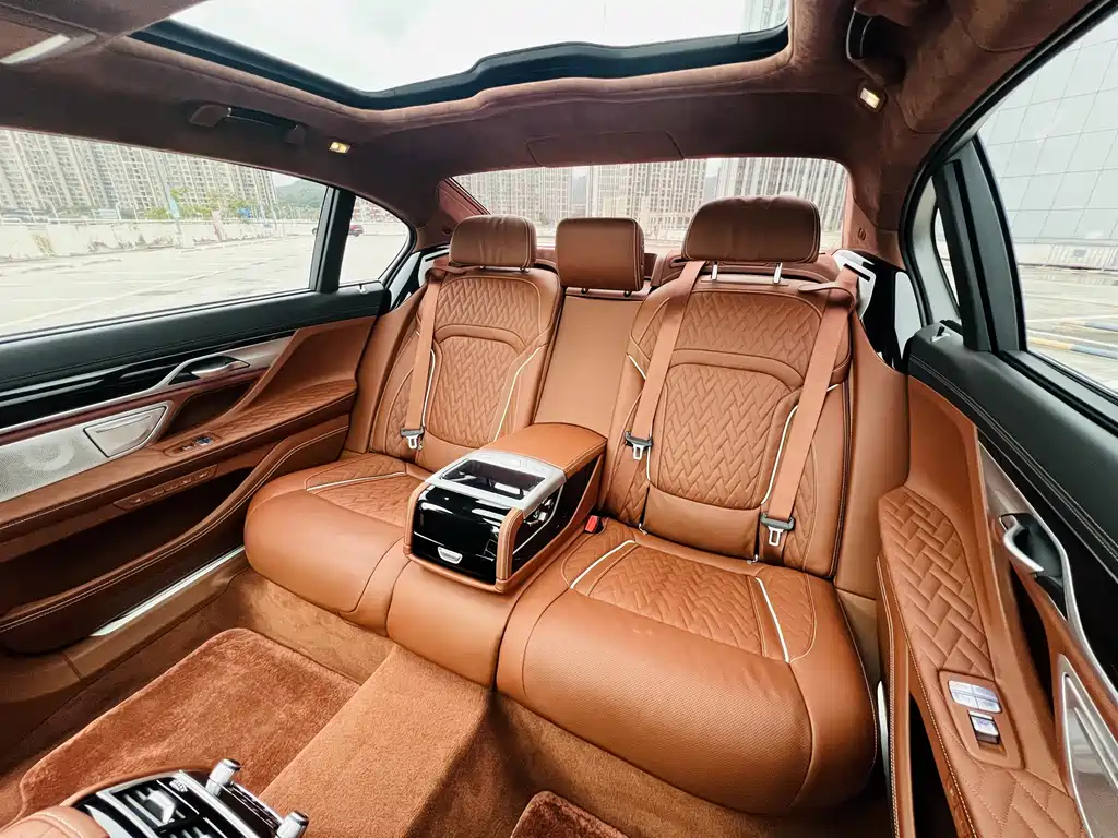 BMW 7 Series 2021 — фото 12