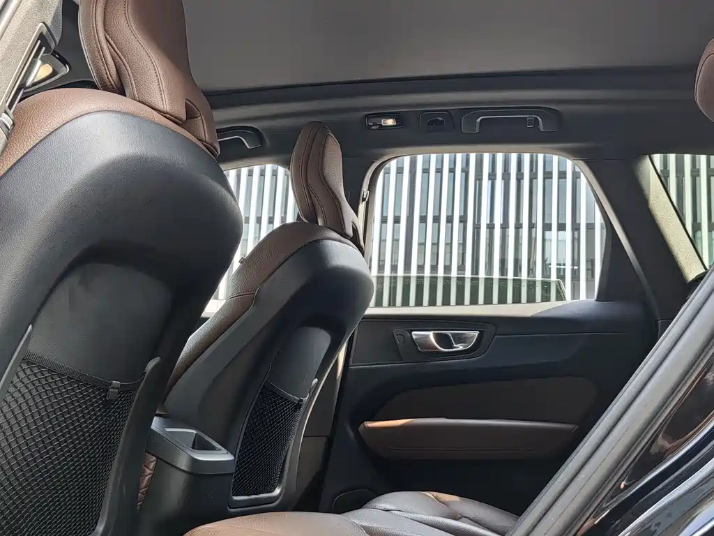 Volvo XC60 2024 — фото 16
