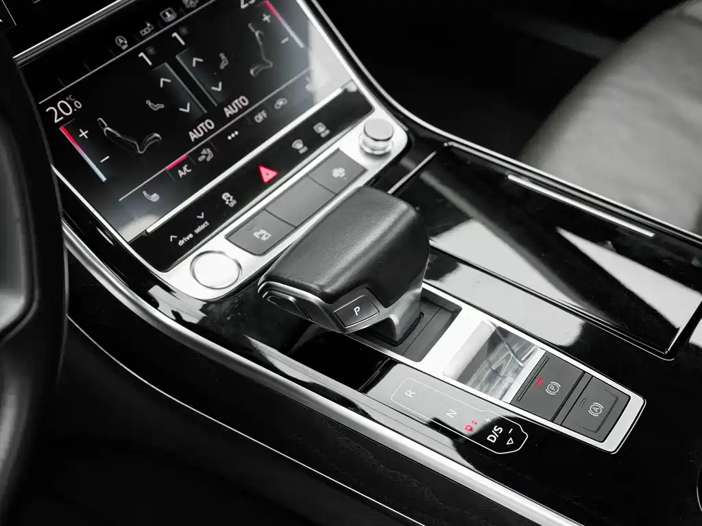 Audi A8 2019 — фото 17