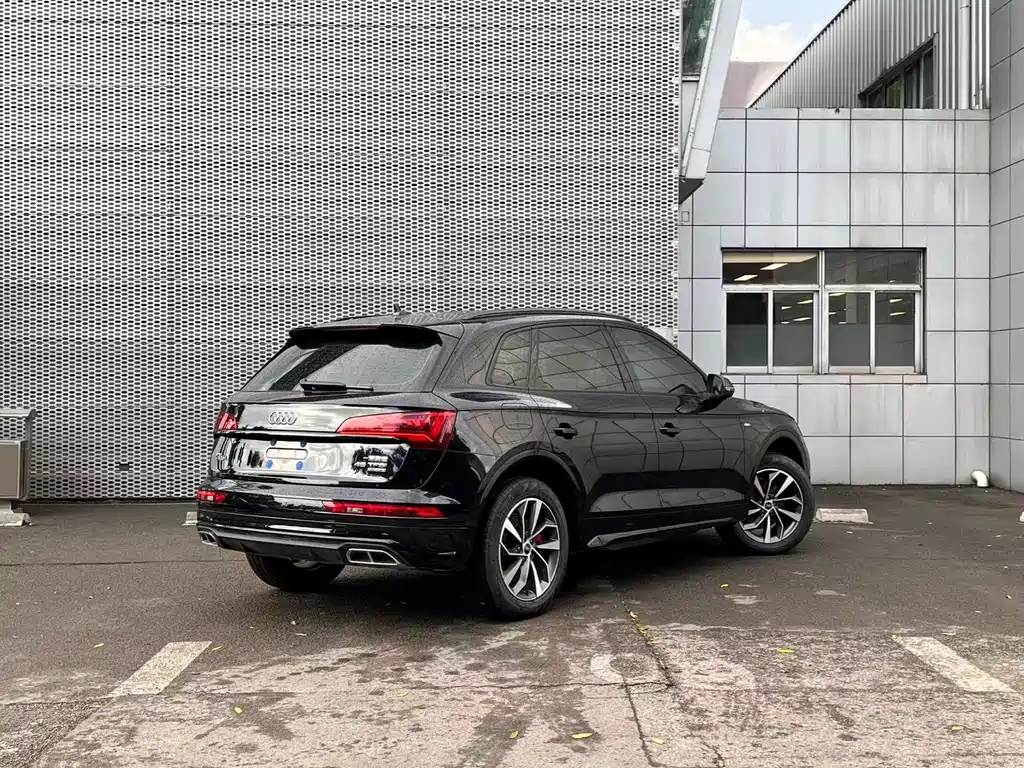 Audi Q5L 2025 — фото 5