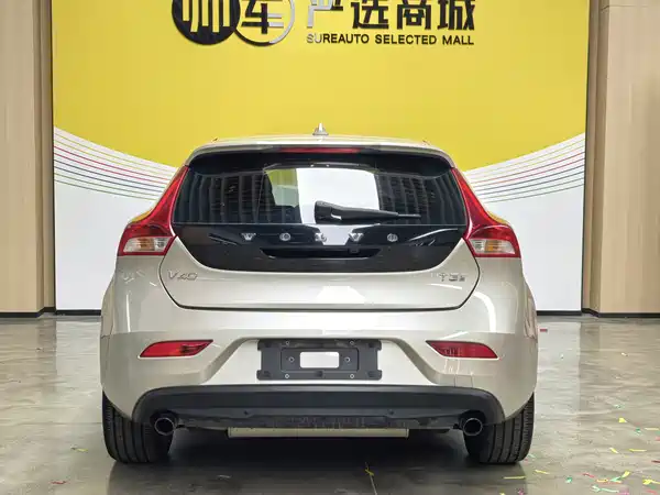 Volvo V40 2017
