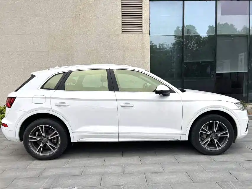 Audi Q5L 2021 — фото 7