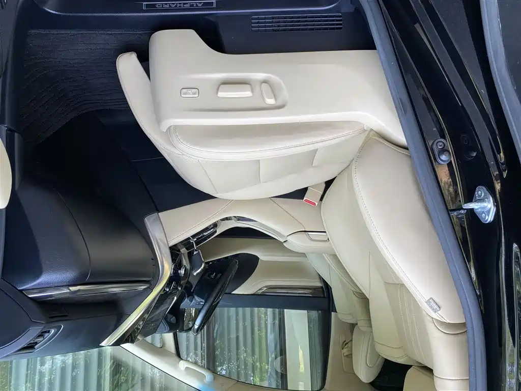 Toyota Alphard 2021 — фото 8