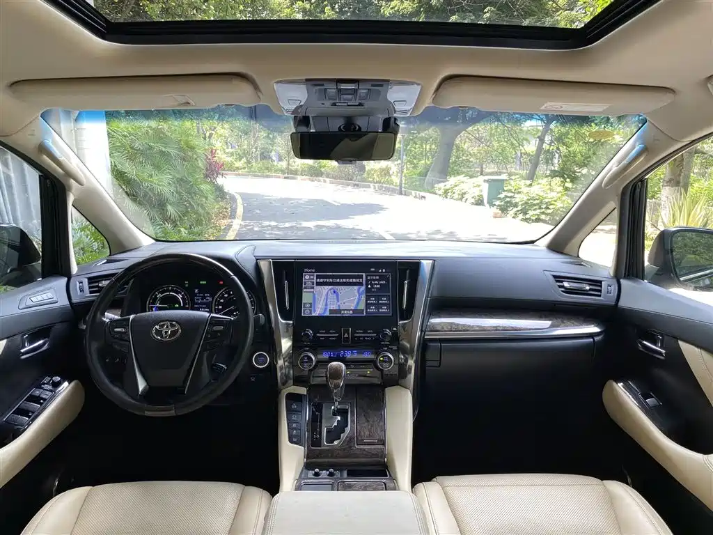 Toyota Alphard 2021 — фото 13