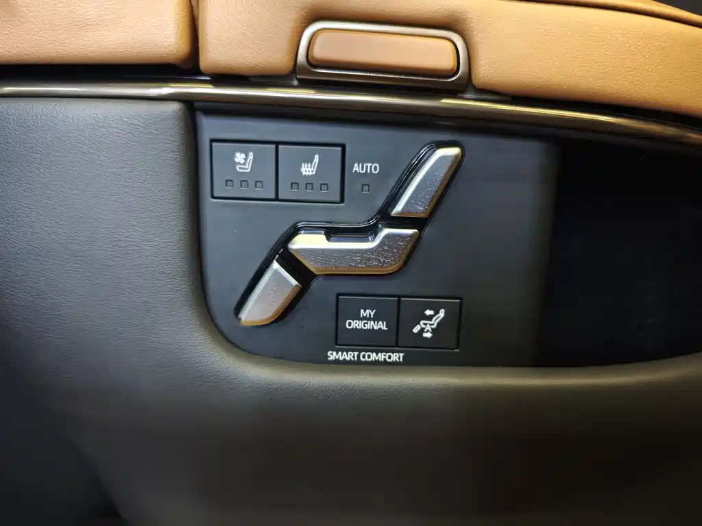 Toyota Alphard 2023 — фото 24