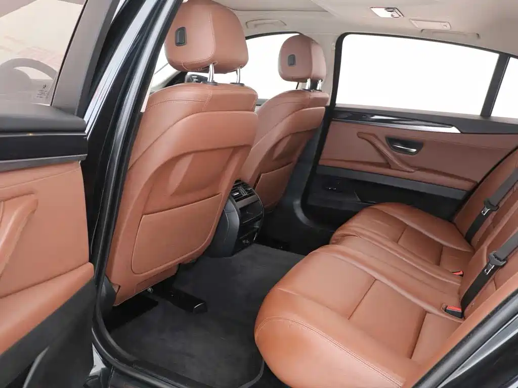 BMW 5 Series 2015 — фото 9