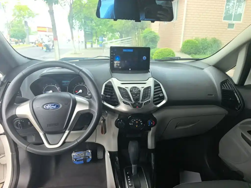 Ford EcoSport 2015 — фото 10
