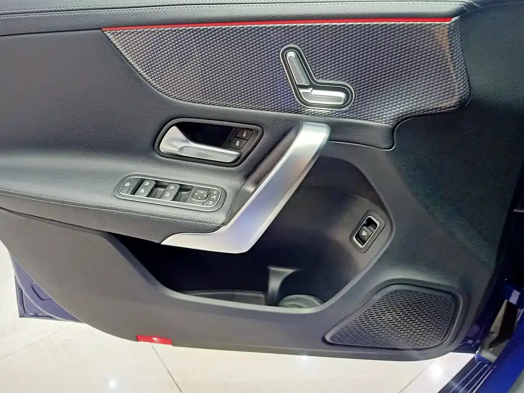 Mercedes-Benz A-Class 2021 — фото 15