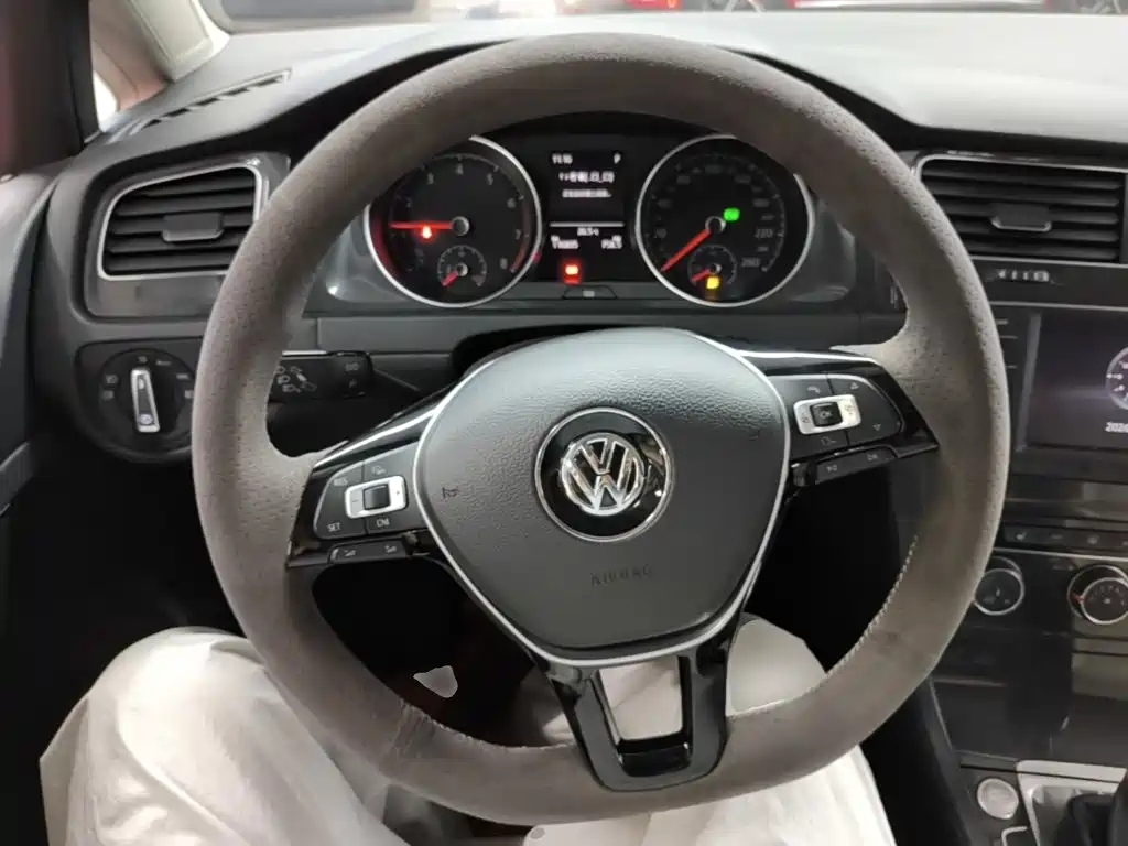 Volkswagen Golf 2017 — фото 11