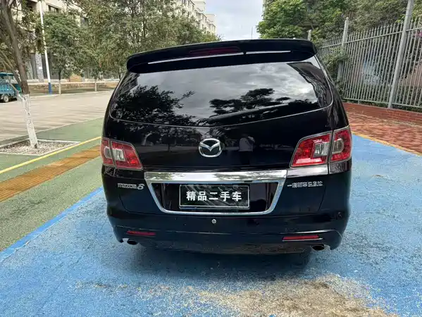 Mazda 8 2012