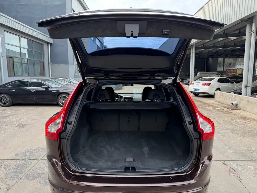Volvo XC60 2017 — фото 11