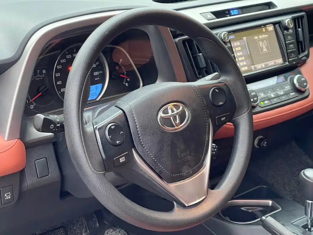 Toyota RAV4 2017 — фото 5