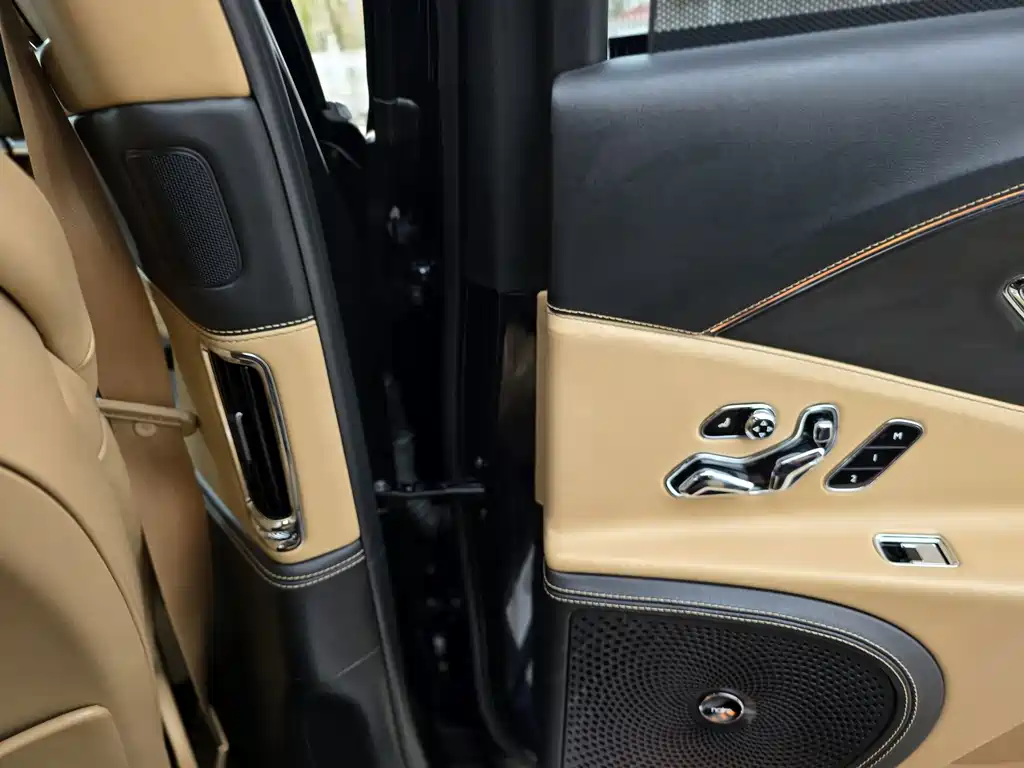 Bentley Flying Spur 2020 — фото 13