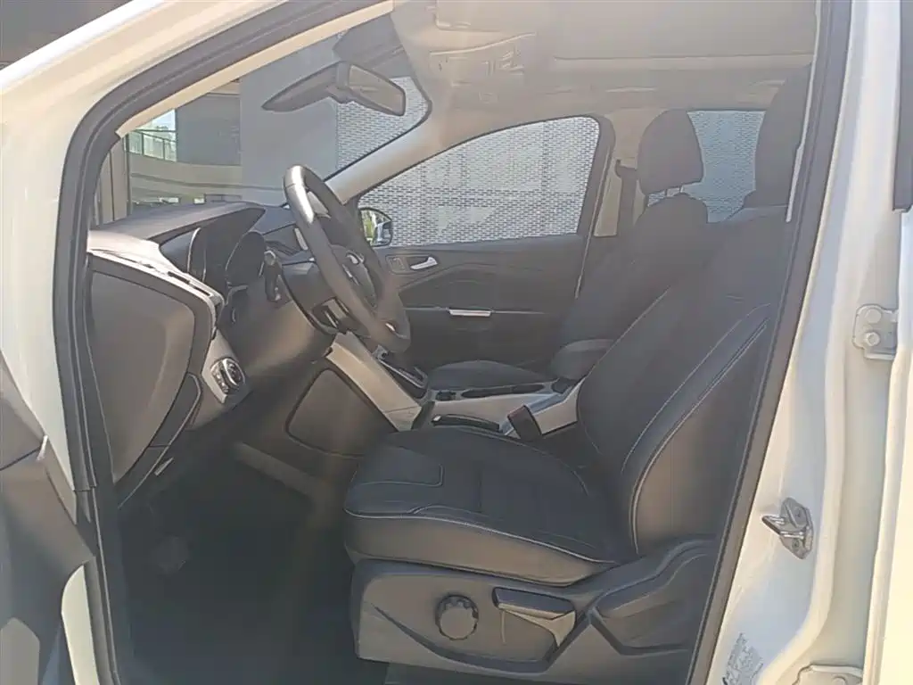Ford Kuga 2015 — фото 15