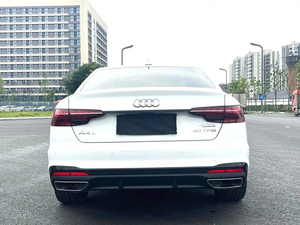 Audi A4L 2023 — фото 13