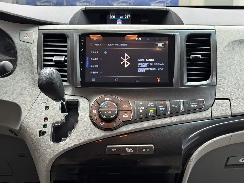 Toyota Sienna 2014 — фото 14