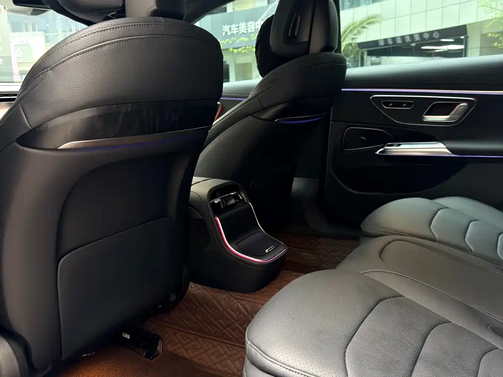 Mercedes-Benz E-Class 2024 — фото 15