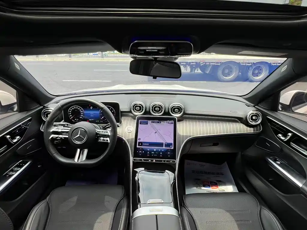 Mercedes-Benz C-Class 2023 — фото 7
