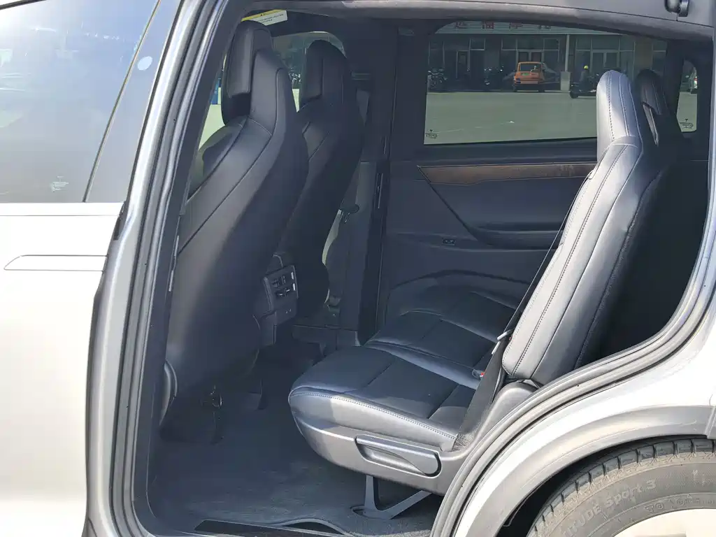 Tesla Model X 2018 — фото 10