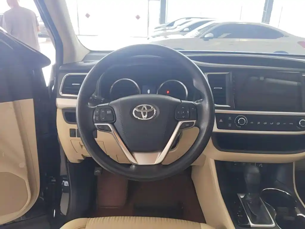Toyota Highlander 2020 — фото 11