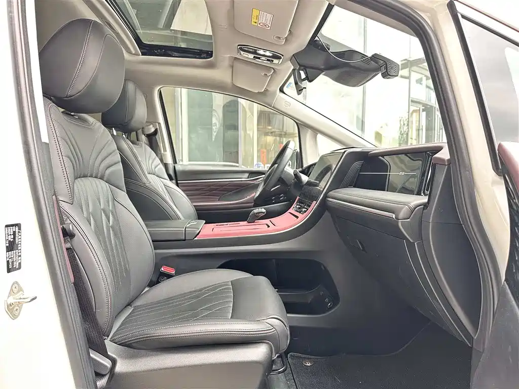 GAC Motor Trumpchi M8 2024 — фото 15
