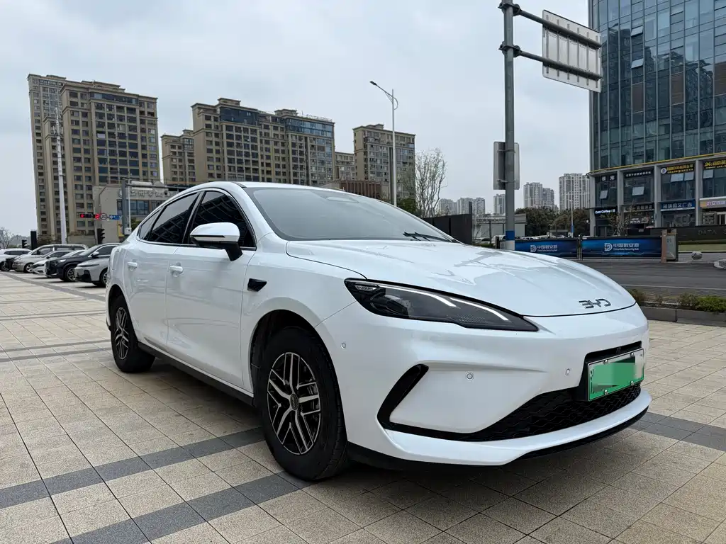 BYD Seal 05 DM-i 2025 — фото 3