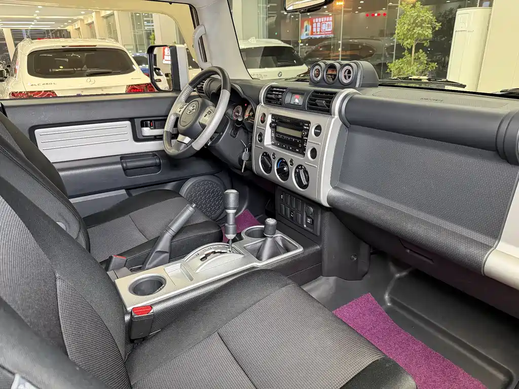 Toyota FJ Cruiser 2019 — фото 12