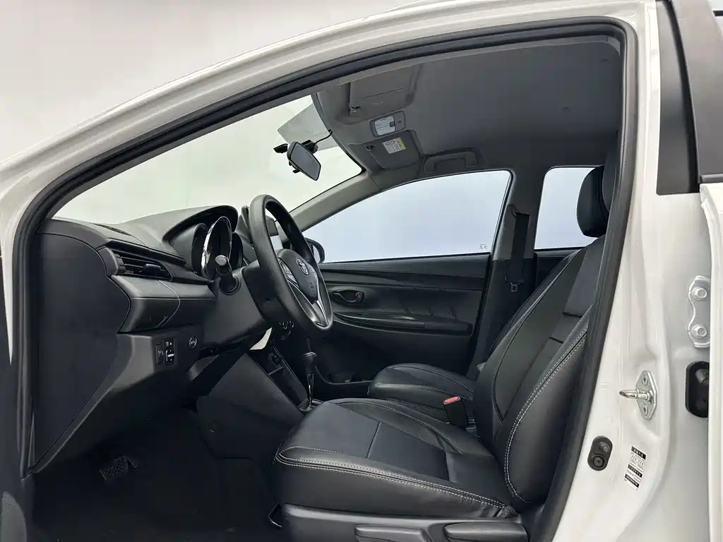 Toyota Yaris L 2022
