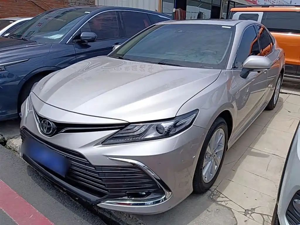 Toyota Camry 2022 — фото 2