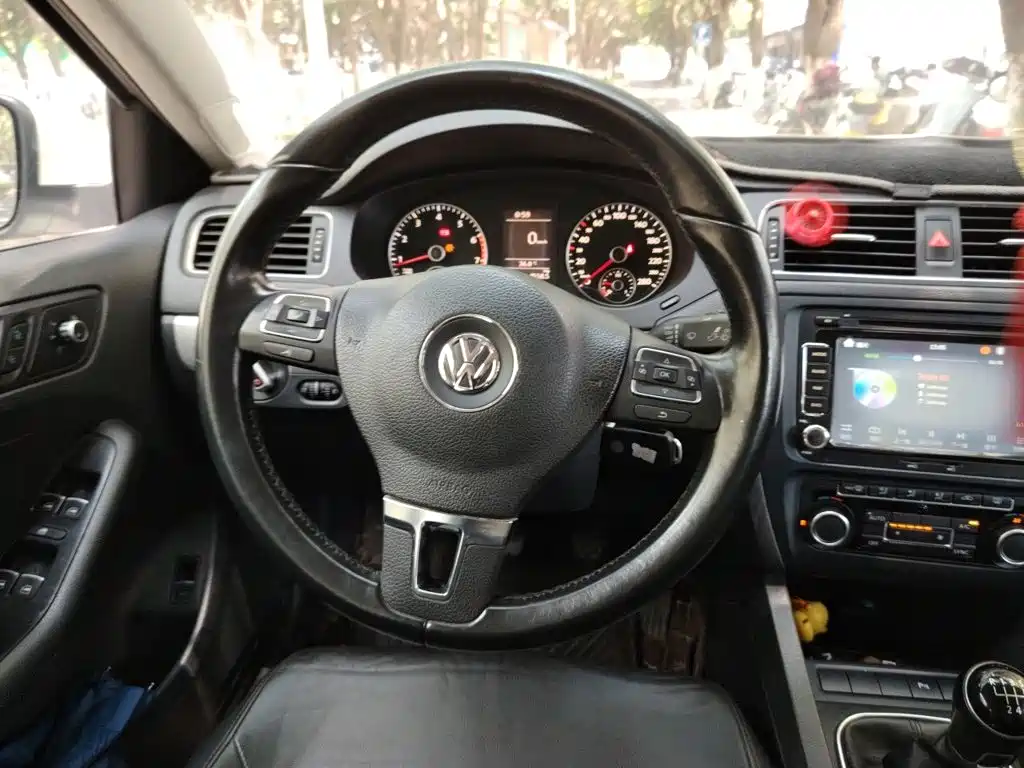 Volkswagen Sagitar 2014