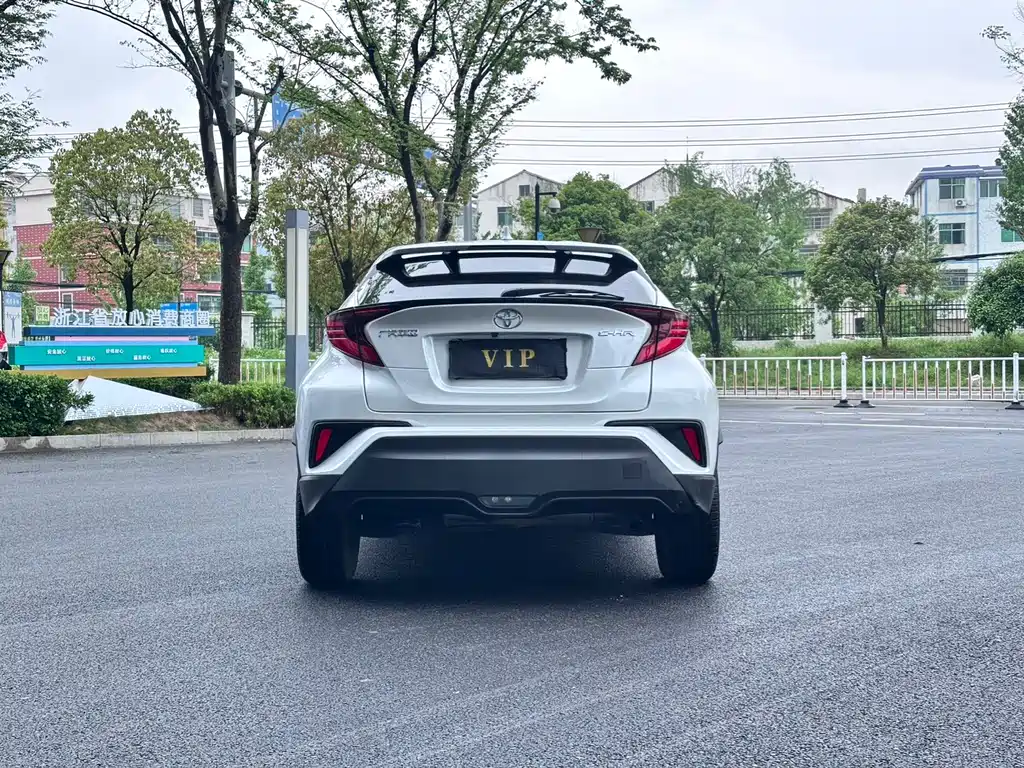Toyota C-HR 2025 — фото 3
