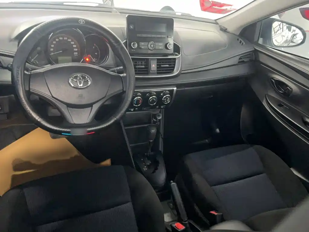 Toyota Yaris L 2020 — фото 10