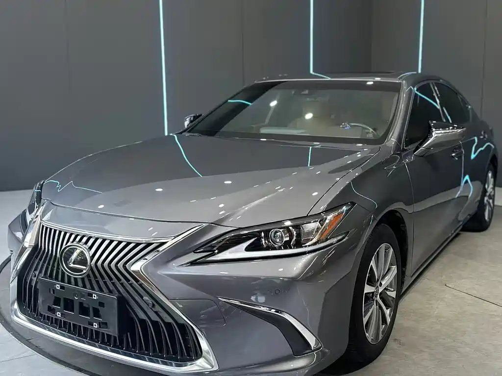 Lexus ES 2021