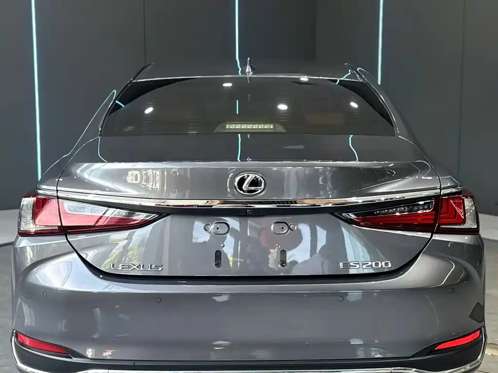 Lexus ES 2021