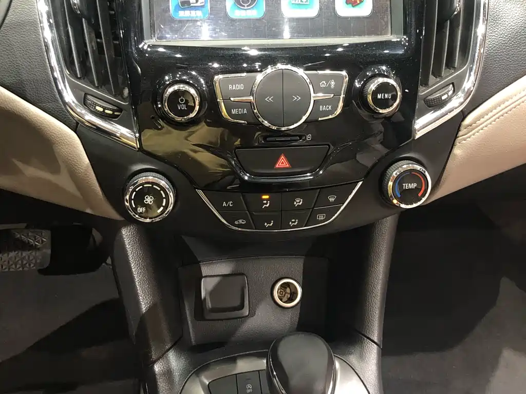 Chevrolet Cruze 2015 — фото 10