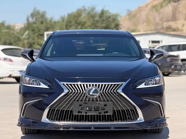 Lexus ES 2020