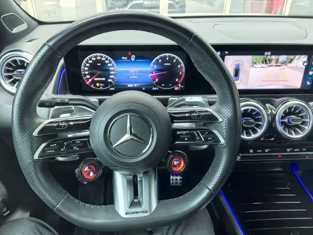 Mercedes-Benz GLB AMG 2024 — фото 15