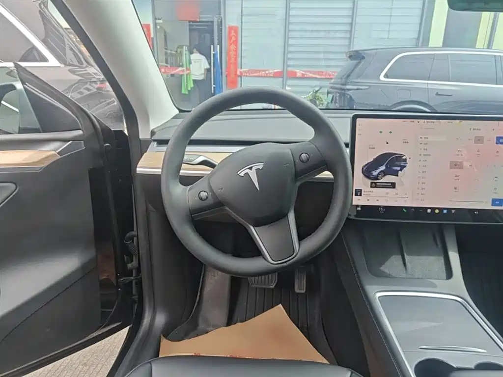 Tesla Model Y 2022 — фото 11