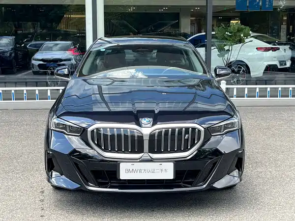 BMW i5 2025