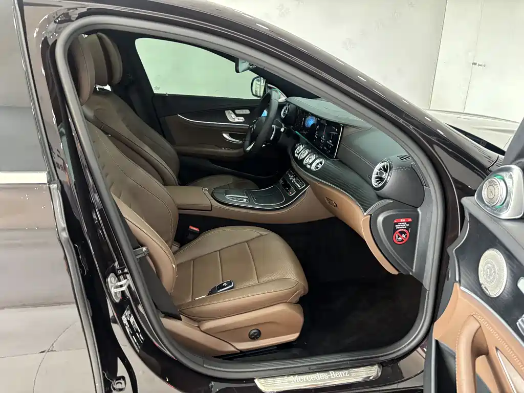 Mercedes-Benz E-Class 2023 — фото 27