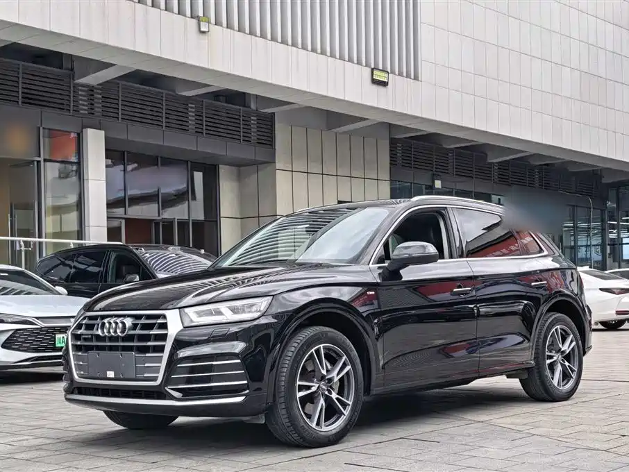 Audi Q5L 2020 — фото 1