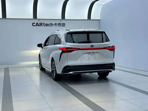 Toyota Granvia 2023