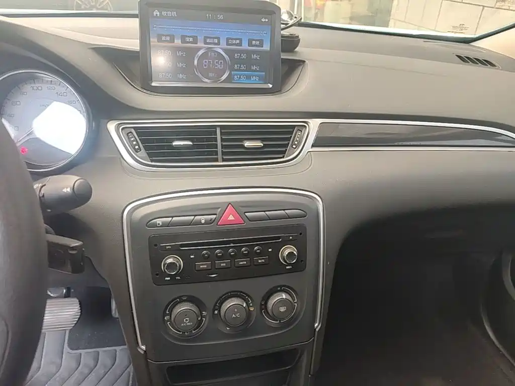 Peugeot 308 2015 — фото 13