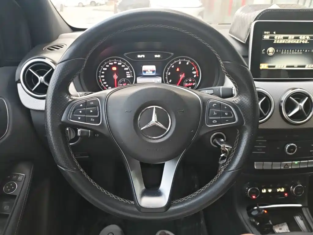 Mercedes-Benz B-Class 2017 — фото 11
