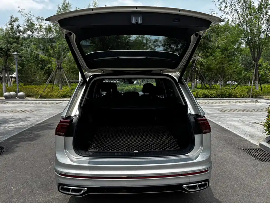 Volkswagen Tiguan L 2023 — фото 10