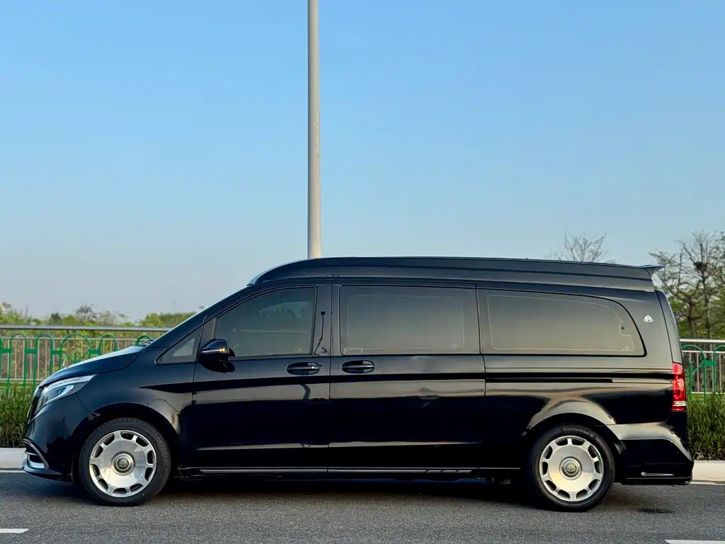 Mercedes-Benz V-Class 2020 — фото 14