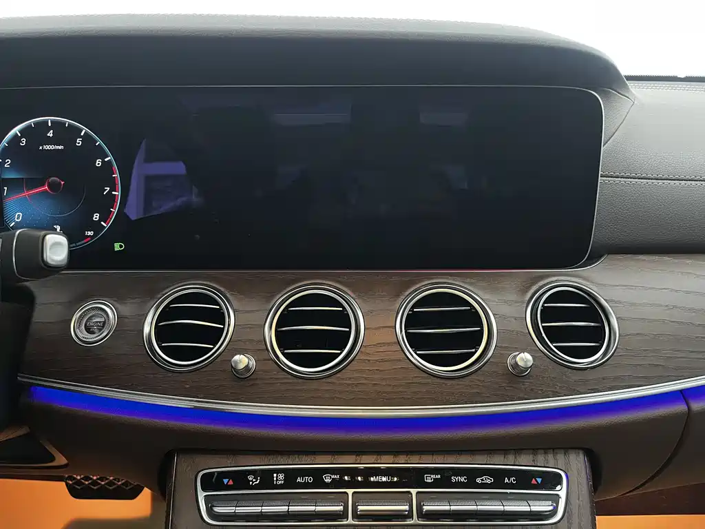 Mercedes-Benz E-Class 2022 — фото 12