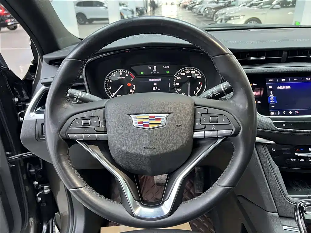 Cadillac XT6 2022 — фото 20